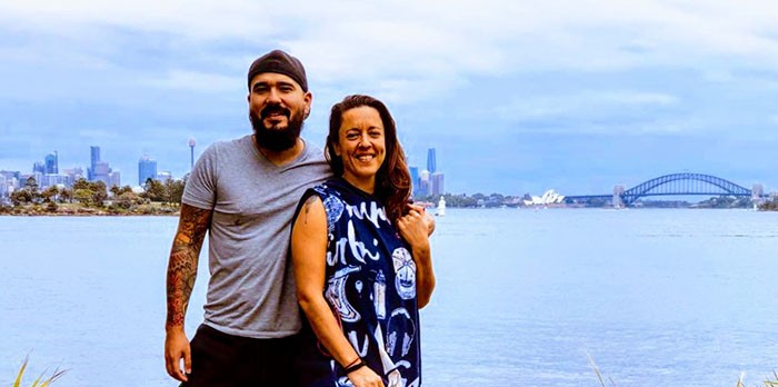 Maria y Carlos, estudiantes en Australia